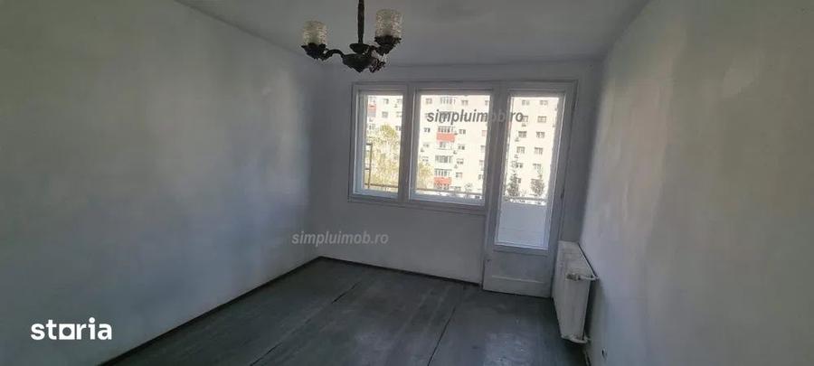 Apartament cu 3 camere semidecomandat în Berceni