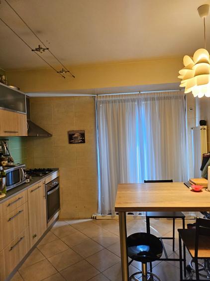 Penthouse cu 7 camere decomandat, mobilat în Titan