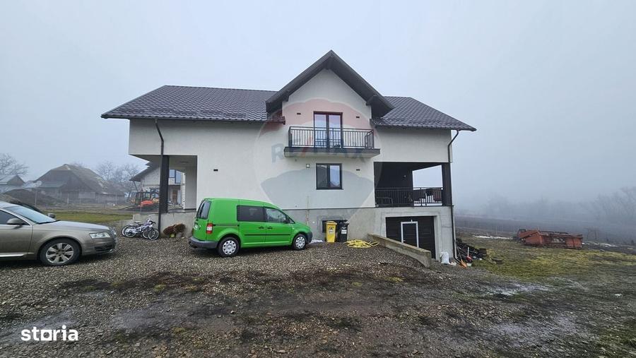Casă cu 4 camere în Moara