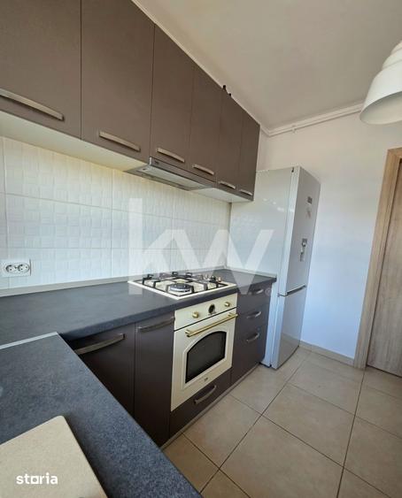 Apartament cu 3 camere decomandat, mobilat în Tractorul