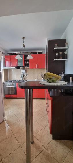 Apartament cu 3 camere decomandat în Tache