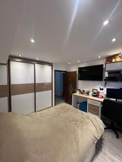 Apartament cu 3 camere decomandat, mobilat în Central