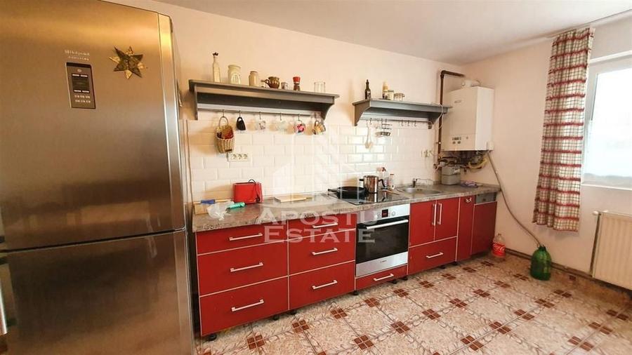 Apartament cu 4 camere semidecomandat, mobilat în Buziașului