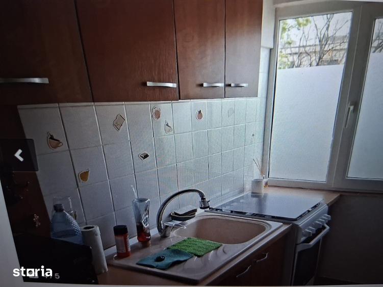 Garsonieră decomandată în Tei