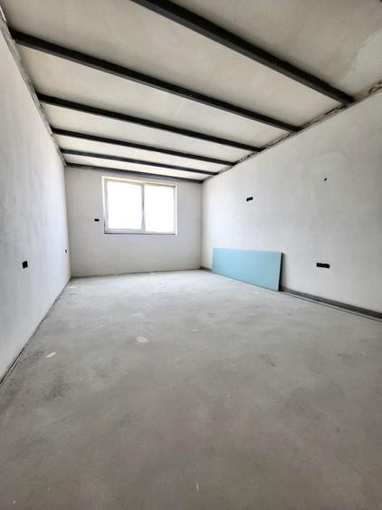 Apartament cu 3 camere decomandat în Dumbrăvița