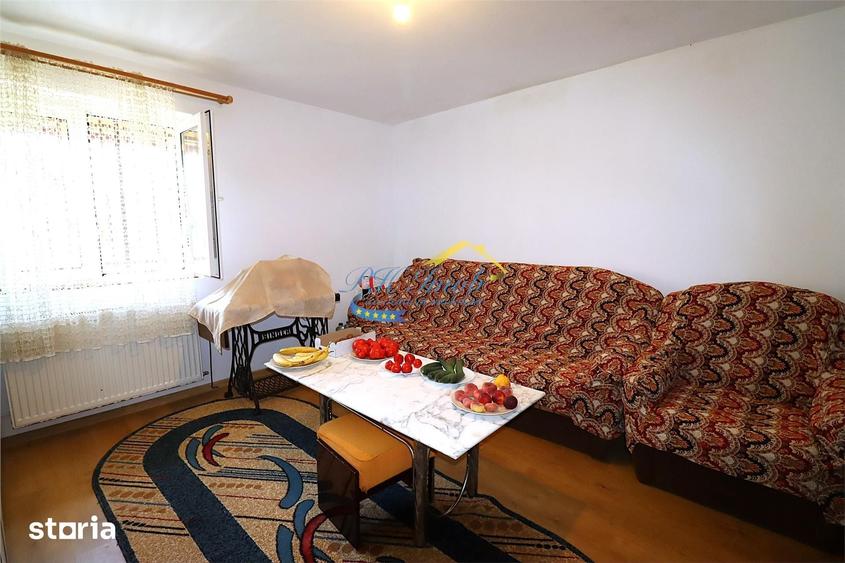 Casă cu 4 camere cu Teren 2215 Mp în Central