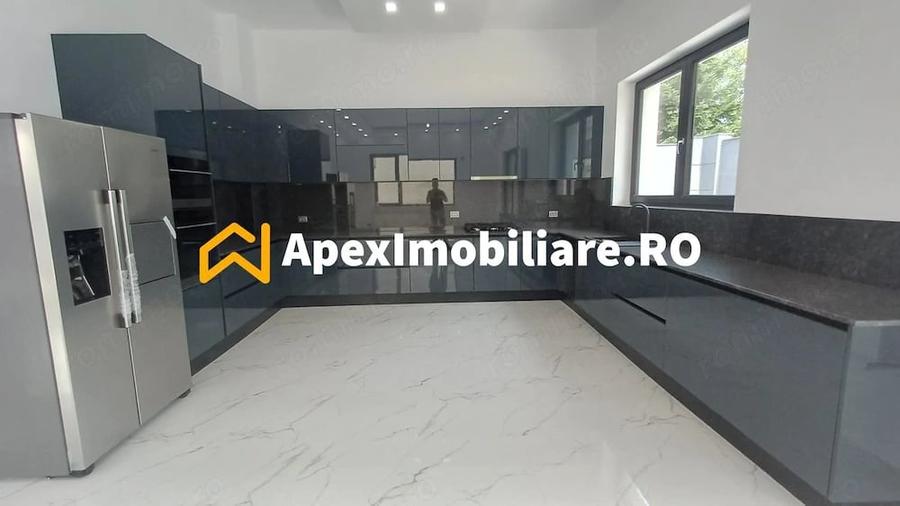 Casă cu 7 camere cu Teren 500 Mp în Pipera