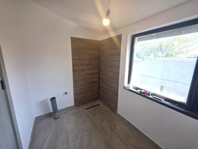Casă individuală cu 3 camere cu Canalizare în Chitila