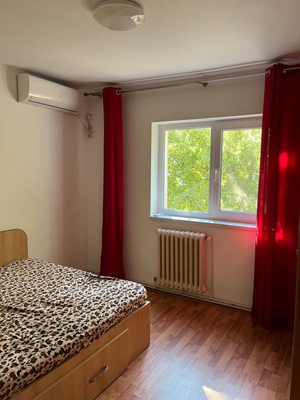 Apartament cu 3 camere decomandat în Exterior Vest