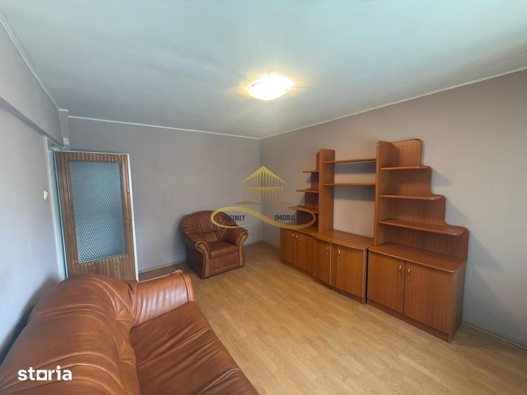 Apartament cu 3 camere decomandat în Dofteana