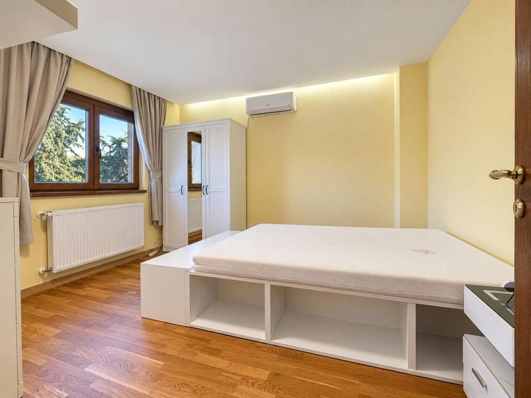 Casă individuală cu 6 camere cu Canalizare în Dumbrăvița