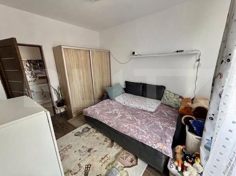 Apartament cu 3 camere semidecomandat, mobilat în Florești