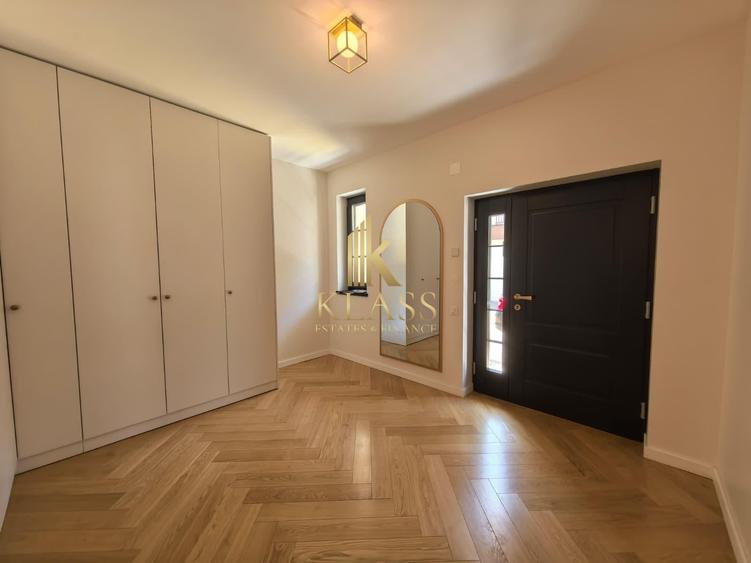 Duplex cu 5 camere cu Canalizare în Iancu Nicolae