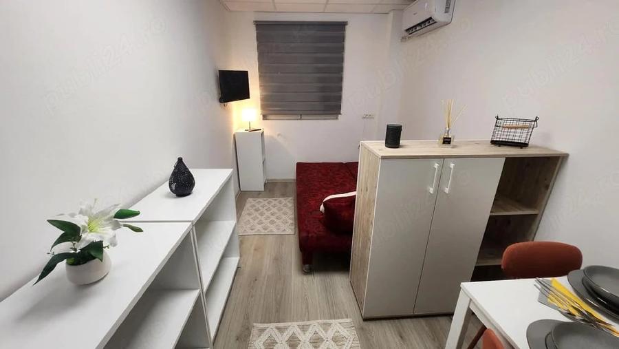 Garsonieră decomandată în Vest