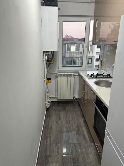 Apartament cu 2 camere nedecomandat în Km 4