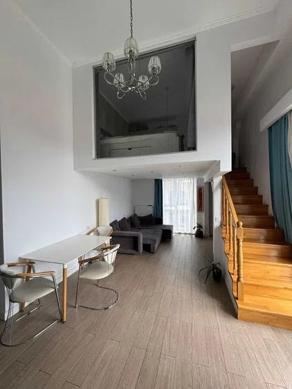 Apartament cu 3 camere semidecomandat, mobilat în Central