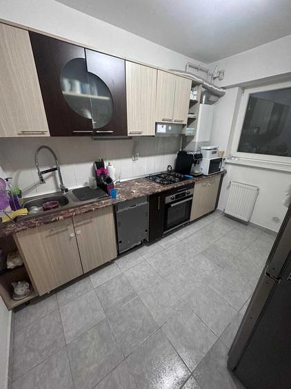 Apartament cu 3 camere decomandat în Central