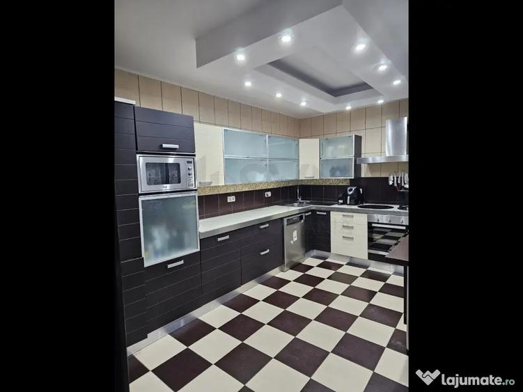 Casă cu 10 camere cu Teren 970 Mp în Ghencea