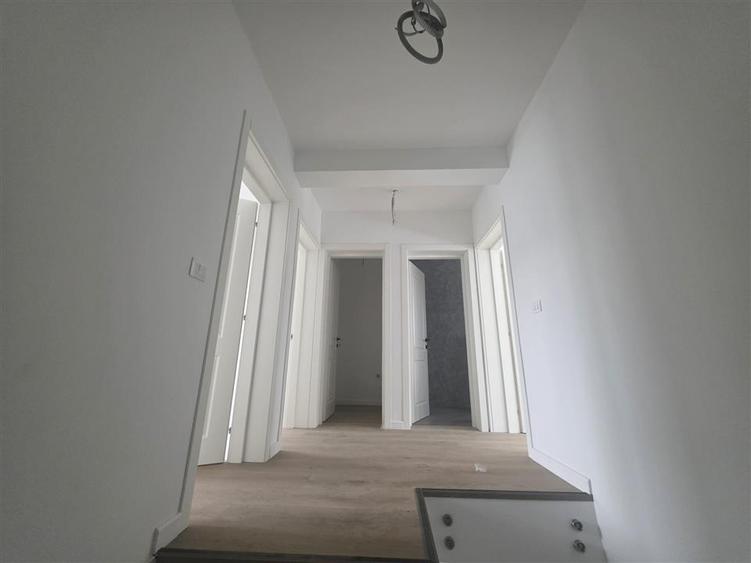Apartament cu 4 camere decomandat în Bucium