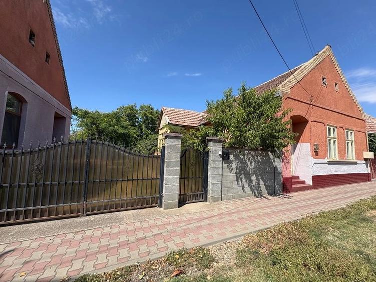 Casă cu 4 camere cu Teren 2158 Mp în Orțișoara