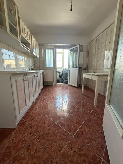 Apartament cu 3 camere decomandat în Barieră