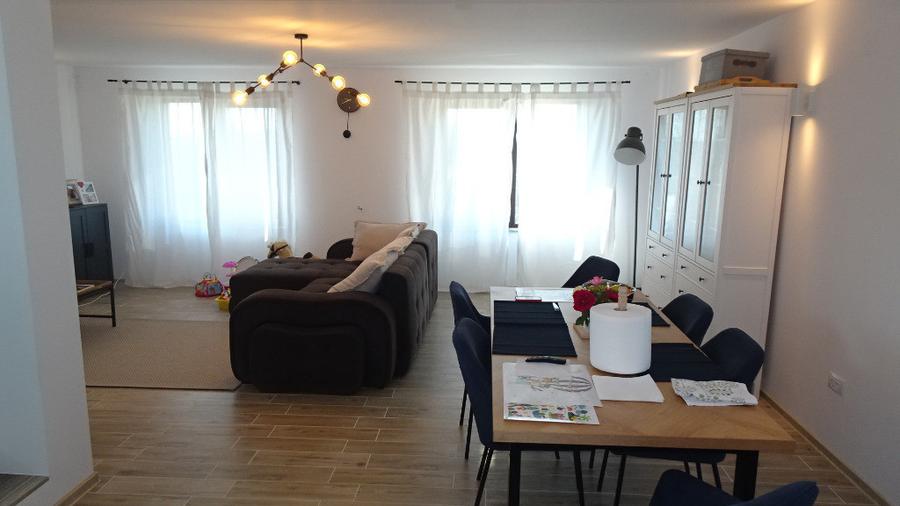 Casă cu 4 camere cu Teren 942 Mp în Zăvoi