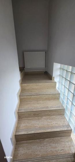 Casă cu 6 camere cu Teren 500 Mp în Malu Mare