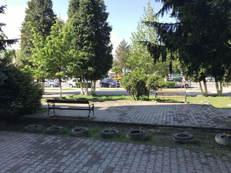 Spațiu comercial, de 125 mp, în Petros
