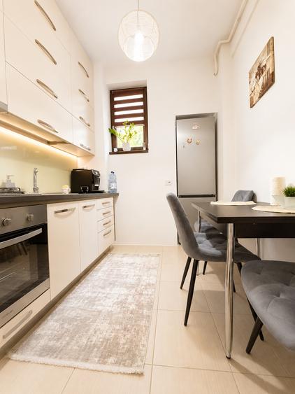 Apartament cu 2 camere decomandat în Universitate