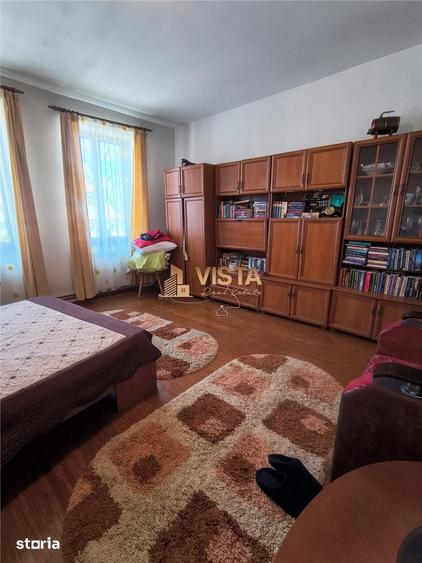Casă cu 4 camere decomandat cu Teren 2300 Mp în Central