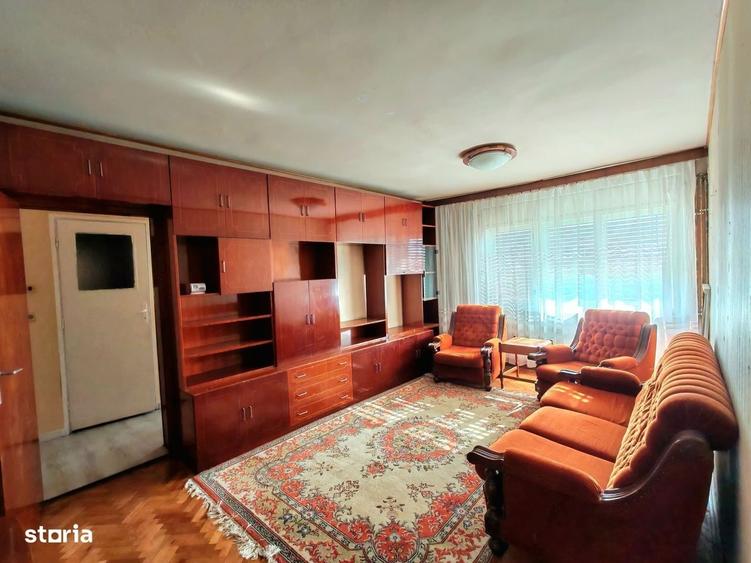 Apartament cu 3 camere semidecomandat în Complex Studențesc