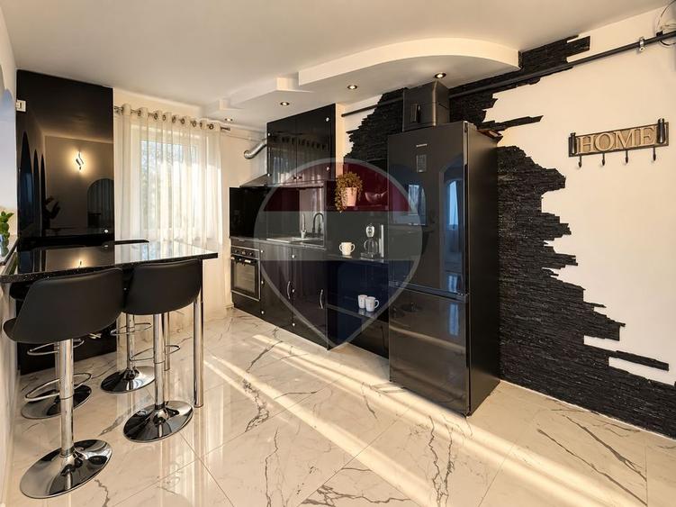Apartament cu 3 camere semidecomandat, mobilat în Central