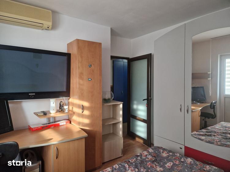 Apartament cu 3 camere decomandat în Peneș Curcanul