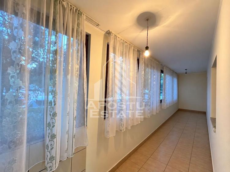 Apartament cu 3 camere decomandat, mobilat în Lipovei