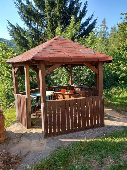 Casă cu 8 camere cu Teren 1500 Mp în Central