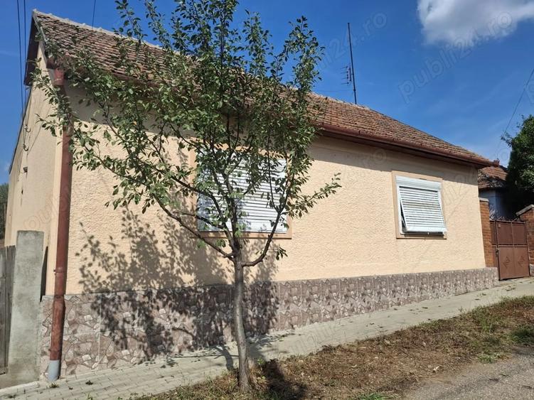 Casă cu 4 camere cu Teren 300 Mp în Central