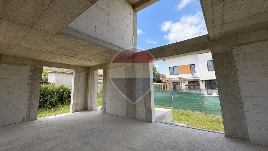 Casă individuală cu 5 camere cu Teren 420 Mp în Corbeanca
