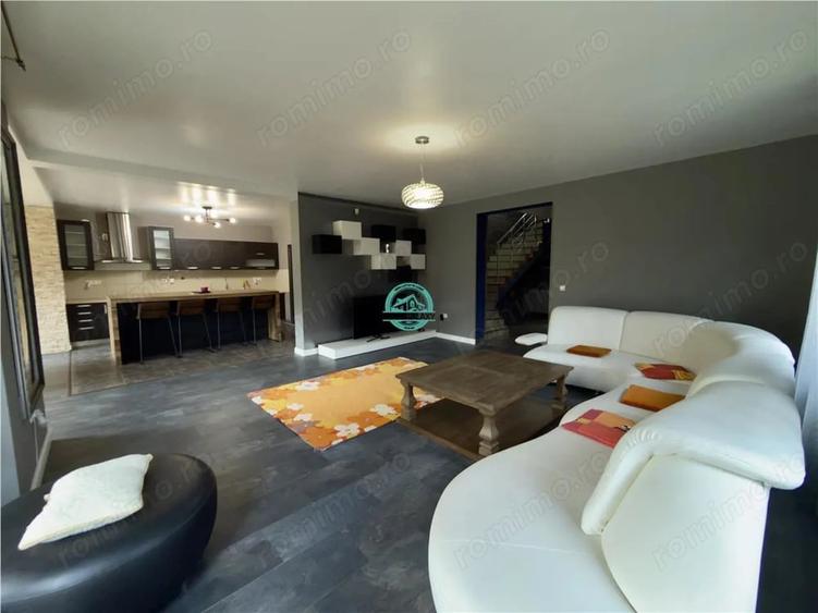 Apartament cu 4 camere decomandat în Central