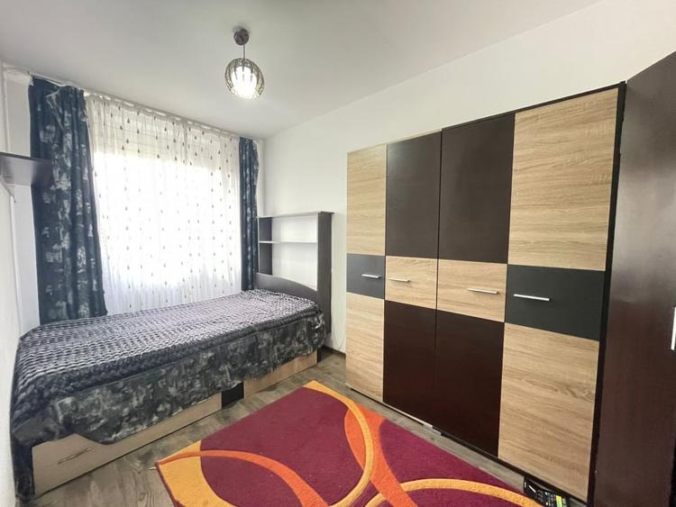 Apartament cu 3 camere semidecomandat, mobilat în Podu Roș