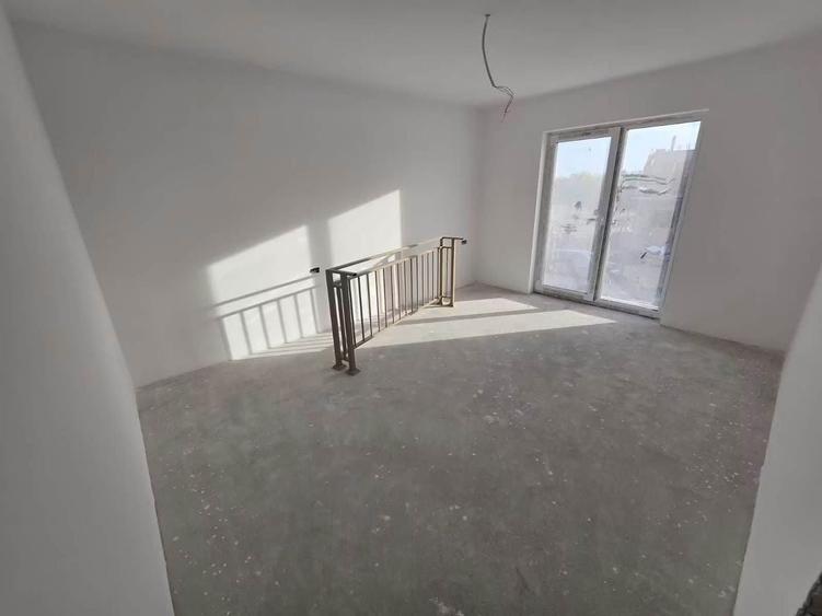Duplex cu 4 camere cu Canalizare în Moșnița Nouă