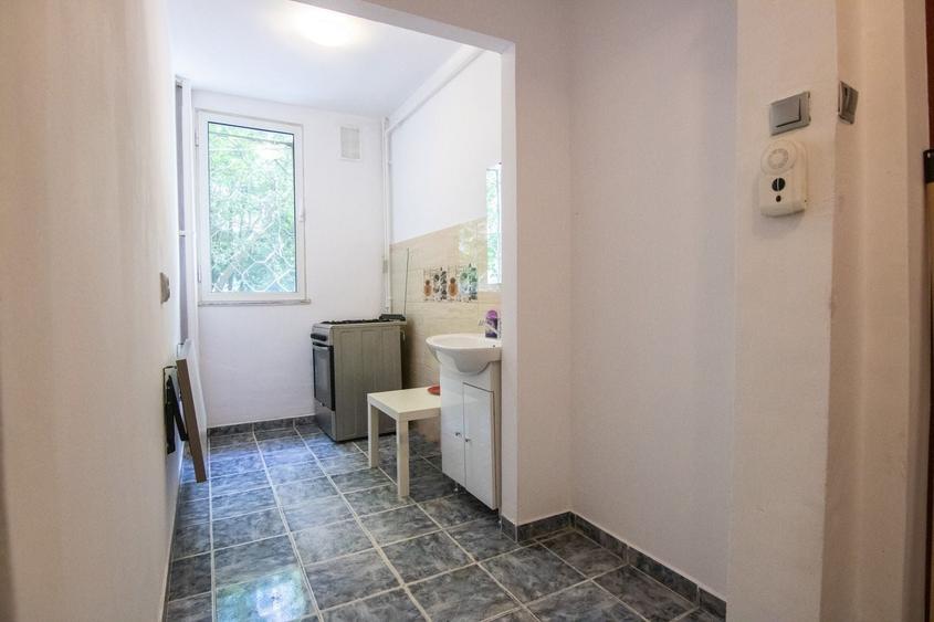 Apartament cu 4 camere decomandat în Drumul Taberei