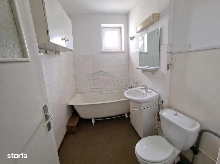 Apartament cu 3 camere semidecomandat în Sud