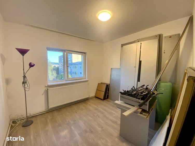 Apartament cu 3 camere decomandat în Ciupercenii Noi