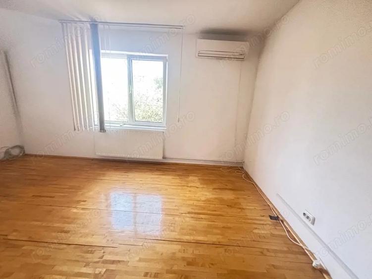 Casă cu 5 camere cu Teren 600 Mp în Aradului