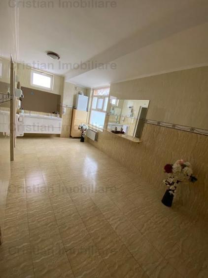 Spațiu comercial, de 650 mp, în Hipodrom