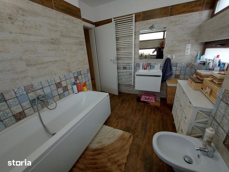 Casă cu 4 camere cu Teren 250 Mp în Central
