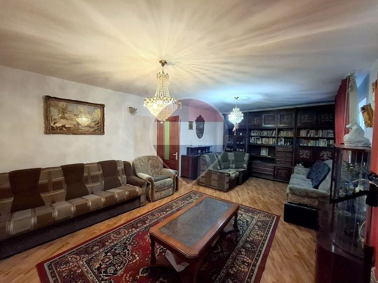 Casă individuală cu 7 camere cu Teren 826 Mp în Provița de Jos