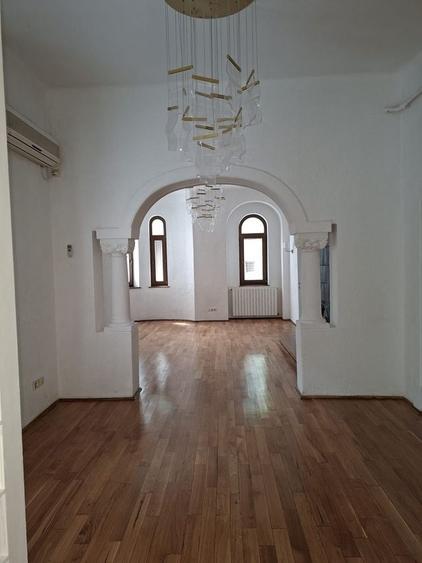 Casă cu 10 camere cu Teren 280 Mp în Pache Protopopescu