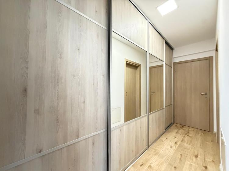 Apartament cu 3 camere semidecomandat în Băneasa