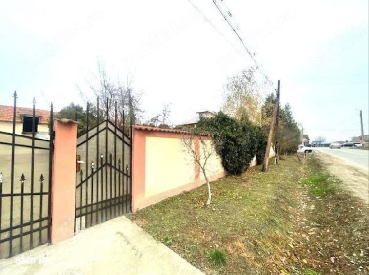 Casă cu 3 camere cu Teren 1566 Mp în Central